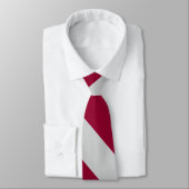 Crimson und Silver Strip Krawatte (Gebunden)
