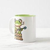 Croak 'N' Roll. Niedlicher Banjo Playing Frosch Ca Zweifarbige Tasse (Vorderseite Links)