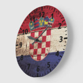 Croatia Flag on Old Wood Grain Große Wanduhr (Winkel)