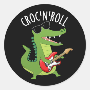 Croc N Roll Funny Crocodile Puns Dark BG Runder Aufkleber
