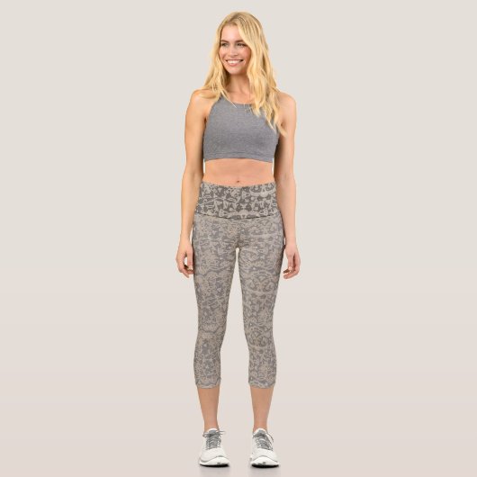 Crochet Embroidery Creation Capri Leggings (Vorderseite)