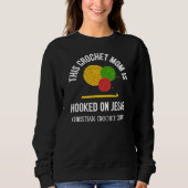 CROCHET MOM HOOKED ON JESUS Crochet Crew Sweatshirt (Vorderseite)