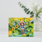 Crocheted Fairy mit gelben Sonnenblumen Feiertagspostkarte (Stehend Vorderseite)