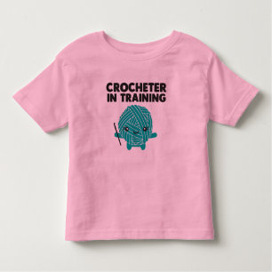 Crocheter im Trainings-Kleinkind-Shirt Kleinkind T-shirt