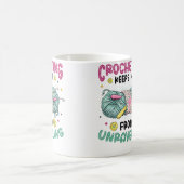 Crocheting Keeps Me From Unraveling Knitting Croch Kaffeetasse (Mittel)