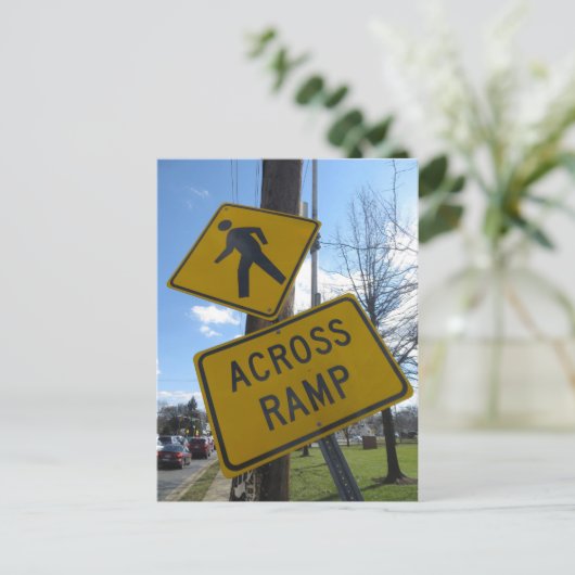 Crooked Sign Postkarte (Stehend Vorderseite)