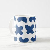 Crosses Shibori: Indigo Batik Muster Kaffeetasse (Vorderseite Links)