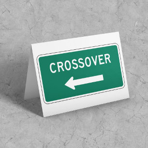Crossover-Straßenschild Grüne Autobahn-Richtung Karte
