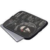 Crosswired - Techno-Brutalist Streetwear Design Laptopschutzhülle (Vorne Knopf)