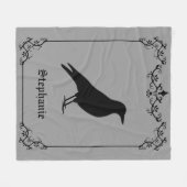 Crow Bird Silhouette und dekorative Wirbel Grau Fleecedecke (Vorderseite (Horizontal))