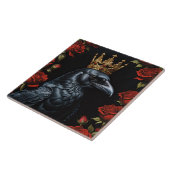 Crow in A Gold Crown Ruby-Rote Rosen Fliese (Seite)