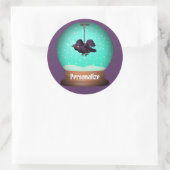 Crow-Schneeglobe-Rabe wird einzigartig lila gotisc Runder Aufkleber (Tasche)