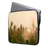 Crowd at concert - Retro-Stil Fotokonzert, Crowd, Laptopschutzhülle (Vorderseite Links)