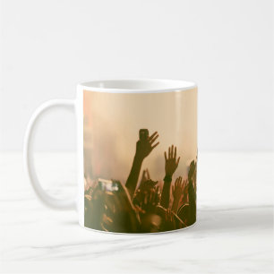 Crowd at concert - Retro-Stil Fotokonzert, Kaffeetasse