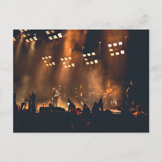 Crowd genießt Musikkonzert Postkarte (Vorderseite)