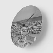 Crowd on Beach Runde Wanduhr (Winkel)