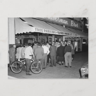 Crowd Watching TV, Los Angeles, 1951 Vintag Postkarte