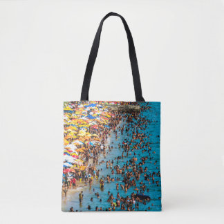 Crowded Tropical Beach and Colorful Parasols  Tasche