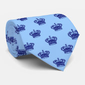 Crown 01 - Deep Navy Blue on Pale Blue Krawatte (Gerollt)