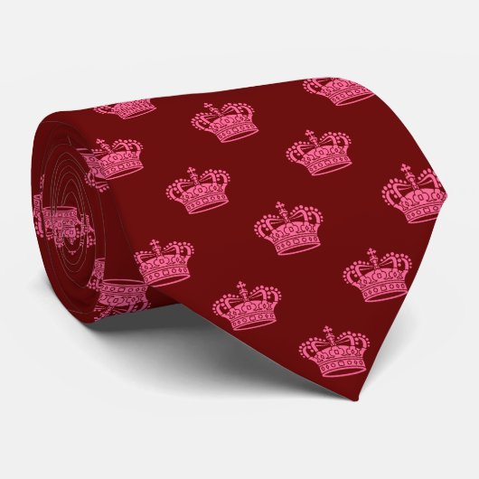 Crown 01 - Deep Pink on Ruby Red Krawatte (Gerollt)
