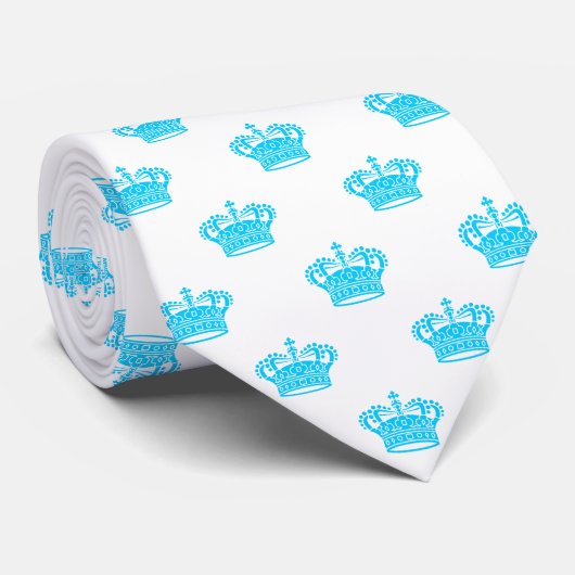 Crown 01 - Sky Blue on White Krawatte (Gerollt)