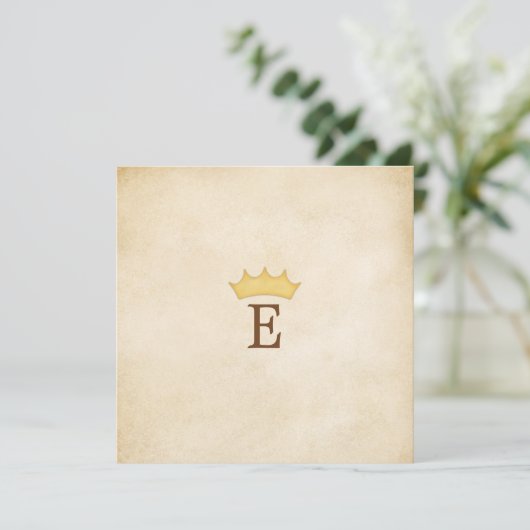 Crowned Monogram Personalisiert Märchenpapier Einladung (Stehend Vorderseite)