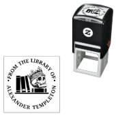 Crowned Skull Books on Shelf Library Name Monogram Permastempel (Beispiel)
