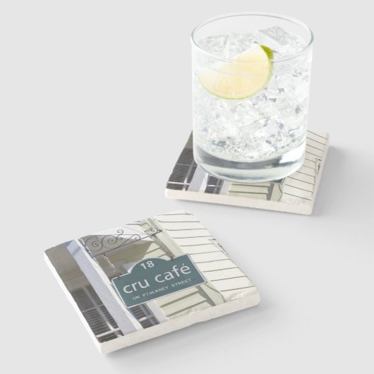 Cru Cafe Charleston, SC. Marmorstein-Untersetzer. Steinuntersetzer (Seitenansicht)