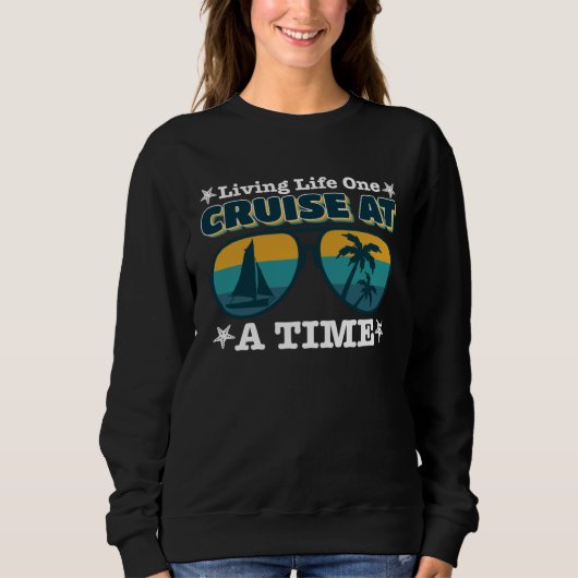 Cruise Vacation Living Life One Cruise At A Time C Sweatshirt (Vorderseite)