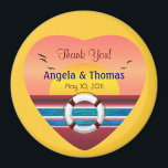 Cruise Wedding Personalisiert Gefallen Magnet<br><div class="desc">Ein romantischer Sonnenuntergang mit Blick auf das Kreuzfahrtschiff Magnet in runder Form. Ein wunderbarer Gefallen für eine Kreuzfahrt Hochzeit. Dieser Magnet zeichnet sich durch einen romantischen und lebendigen Sonnenuntergang aus, der die digitale Kunst in einem Herzen von XG Designs NYC zeigt. Es ist eine einzigartige Gunst, Ihren Gästen zu danken...</div>