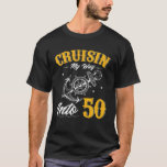 Cruisin My Way Into 50 Funny 50th Birthday Cruise T-Shirt<br><div class="desc">Diese Cruisin My Way Into 50 Outfit mit Ankergrafik ist eine großartige Idee für Schifffahrt,  Kapitän,  Kreuzfahrtschiff,  Kreuzfahrtschiff Fahrer,  Liebhaber,  die Lieben mit dem Boot zu reisen,  Kreuzfahrtschiff am Strand mit lustigen Cruise Ship Kostüme in 50. Geburtstag Party.</div>