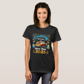 Cruising Into 2026 New Year’s Eve Cruise Vacation  T-Shirt (Vorne ganz)