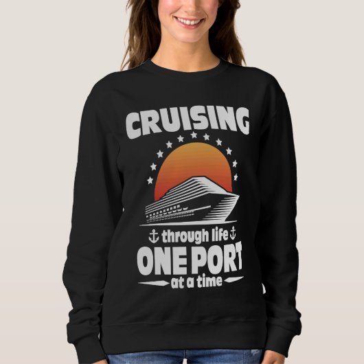 Cruising Through Life One Port At A Time Sweatshirt (Vorderseite)