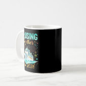 Cruising Together Into 2026 Matching Cruise Celebr Kaffeetasse (Vorderseite Links)