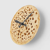Crumpet auf weiß runde wanduhr (Winkel)