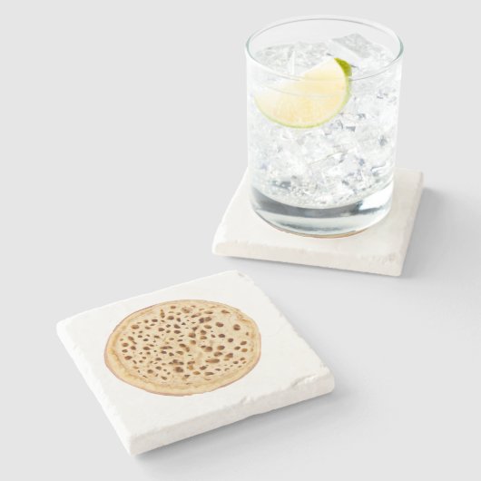 Crumpet auf weiß steinuntersetzer (Seitenansicht)