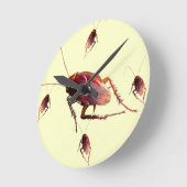 Crunchy Cockroach Runde Wanduhr (Winkel)