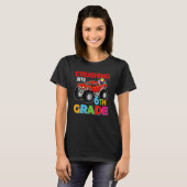 Crushing Into 6th Grade Monster Truck Back To Scho T-Shirt (Vorne ganz)