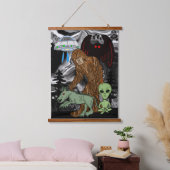 Cryptid Big Foot, Alien, Chupacabra, Mothman Wandteppich Mit Holzrahmen (Schlafzimmer)