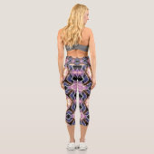Crystal Goddess Lila Geometrie Glow Capri Leggings (Rückseite)