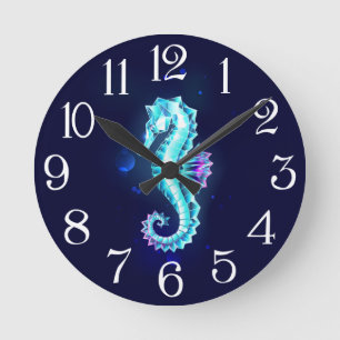 Crystal Ice Seepferd auf blauem Hintergrund Runde Wanduhr