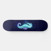 Crystal Ice Seepferd auf blauem Hintergrund Skateboard (Horizontal)