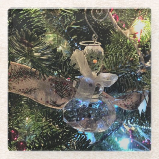 Crystal Snowman Ornament on Tree Glasuntersetzer (Vorderseite)