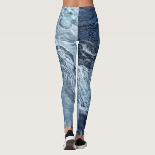 Crystalized Blue Agate | Dusty Slate Marble Stone Leggings (Rückseite)