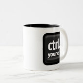 “Ctrl Yourself” Key Illustration – Minimalist Moti Zweifarbige Tasse (VorderseiteRechts)