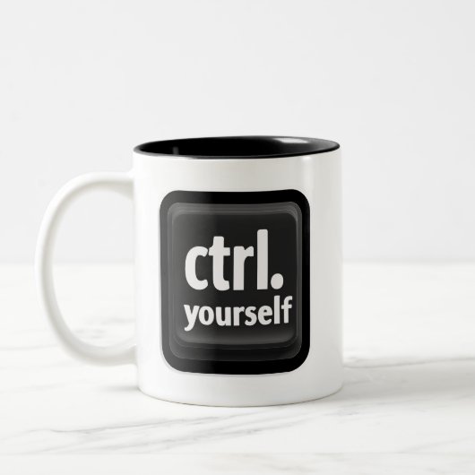 “Ctrl Yourself” Key Illustration – Minimalist Moti Zweifarbige Tasse (Links)