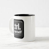 „Ctrl Yourself“-Tastendesign – Minimalistischer Mo Zweifarbige Tasse (Vorderseite Links)