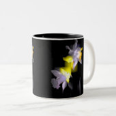 Cubist Daffodils Zweifarbige Tasse (VorderseiteRechts)