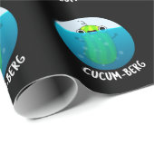 Cucum berg Funny Cucumber Pun Dark BG Geschenkpapier (Rolleneckpunkt)