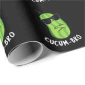 Cucum bro Funny Veggie Cucumber Pun Dark BG Geschenkpapier (Rolleneckpunkt)